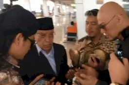 Momen Deddy Corbuzier Didoakan Said Agil Siraj di Bandara
