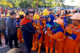 Nurdin Abdullah Launching Gema Sabtu Bersih Makassar