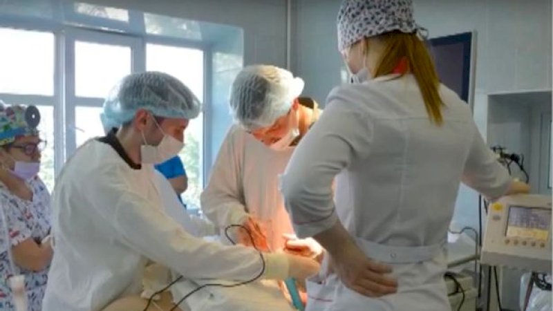 Keluhkan Pendengaran Bermasalah, Ternyata Ada Paku Baja di Telinga Pria Ini