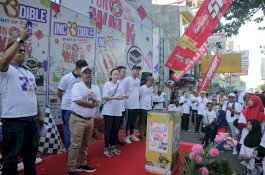 Kadis Pariwisata Sulsel Lepas Perserta Fun Walk Almadera Hotel Makassar