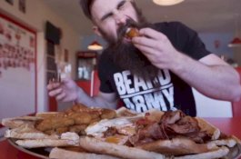 Pria Ini Habiskan 65 Menu Sarapan dalam 12 Menit