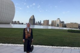 Hadiri Forum Internasional di Azerbaijan, Bupati Luwu Utara Bertukar Cindera Mata Khas Luwu