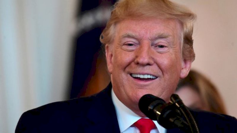 Donald Trump Teken Sanksi Baru untuk Iran