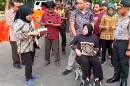 Mendadak Drop saat Hendak ke Jakarta, Wali Kota Risma Dilarikan ke RS Soewandi