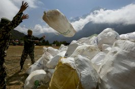 8 Ton Kotoran Manusia Ditemukan di Lereng Gunung Everest