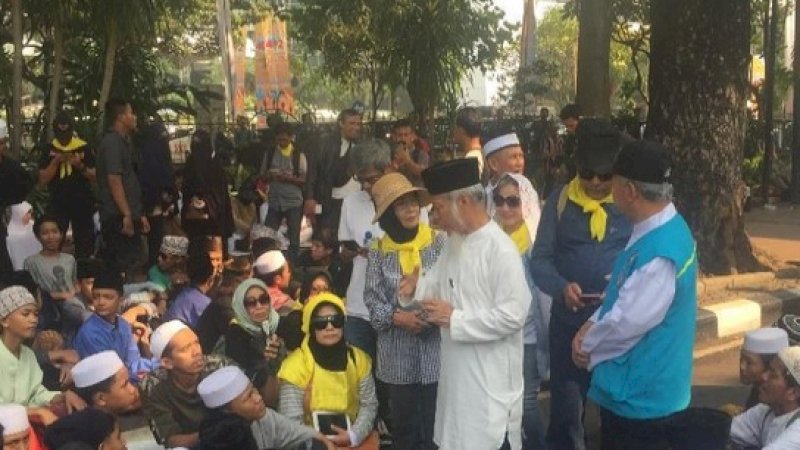 Massa Gerakan Kedaulatan Rakyat mulai berdatangan ke Patung Kuda, Rabu (26/6/2019).