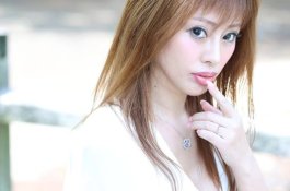 Selalu Dihina Ibu Sejak Kecil, Model ini Jalani Lebih 300 Operasi Plastik Agar Cantik