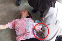Ada Tato di Tubuhnya, Ini Identitas Perempuan Berdaster yang Diamankan di Depan MK