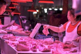 China Tangguhkan Impor Daging Babi Kanada di Tengah Ketegangan