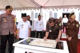 Dikunjungi Kajati, Begini Doa Wali Kota Palopo