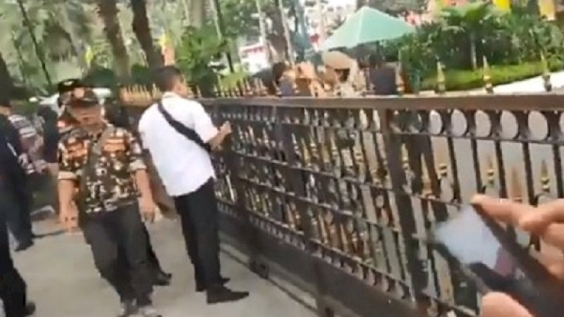 Banser saat mendatangi Balaikota DKI Jakarta.