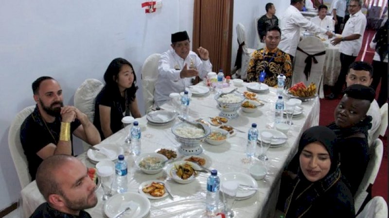 Bupati Bulukumba Jamu Kedatangan Perwakilan 12 Negara di Rujab Bupati, Rabu (26/6/2019). (Foto: Rahmatullah/Rakyatku.com)