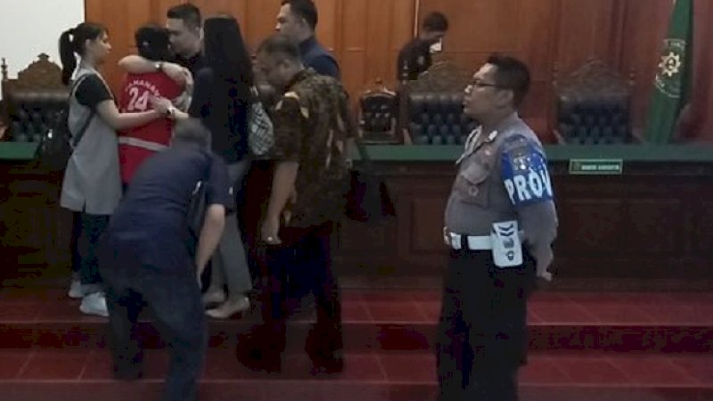 Suasana usai sidang pembacaan putusan di Pengadilan Negeri Surabaya, Rabu (26/6/2019).