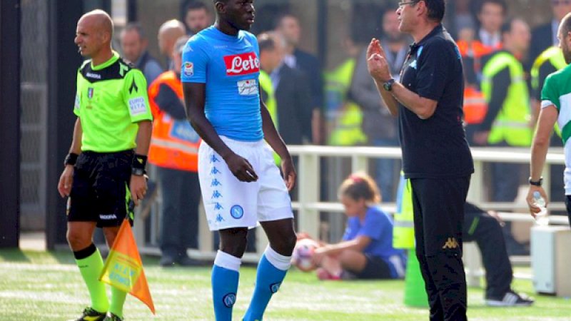 Kalidou Koulibaly (kiri) dan Maurizio Sarri saat masih membesut Napoli. (FotoL ootball5star)