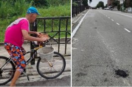 Lansia Ini Viral karena Tanpa Pamrih Tambal Lubang Jalanan Setiap Hari