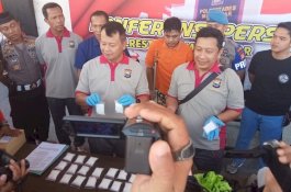 Di Peti Buah Naga, Warga Pinrang Selundupkan Sabu-sabu 1 Kg ke Makassar