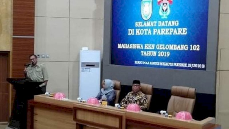 Wawali Parepare, Pangerang Rahim (kanan), saat menerima peserta KKN dari Unhas.