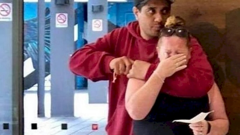 Eddie Tamatea saat menodong Laura Wheeler.