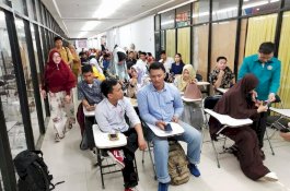 Rektor UIT Makassar Pantau Langsung Ujian PMB Gelombang Pertama