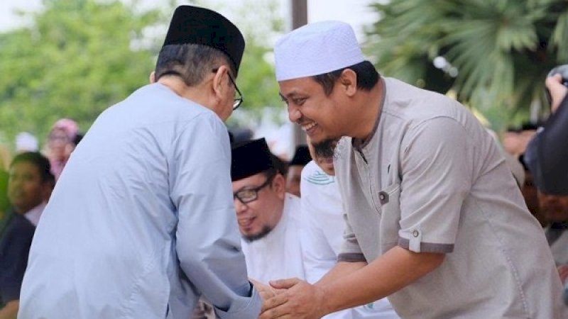 Wagub Sulsel, Andi Sudirman Sulaiman saat menyapa warga di Masjid Agung Kota Palopo, Selasa, 2 Juli 2019.
