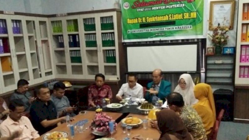 Suasana pertemuan antara Staf Khusus Menteri Pertanian, Sukriansyah S Latief dengan pihak UIT.