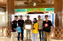 BEM FKM UPRI Makassar Salurkan Bantuan untuk Korban Banjir Wajo