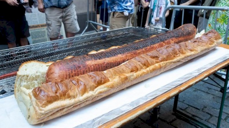 Hot dog terbesar di dunia (facebook.com/Feltman's of Coney Island)