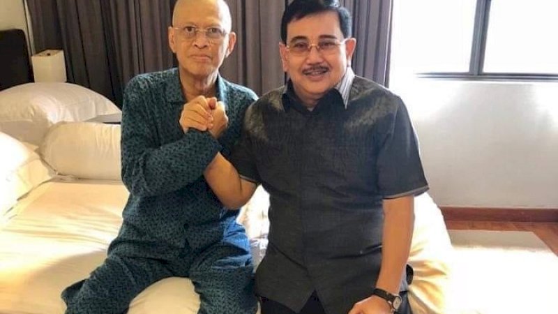 Burhanuddin Andi saat membesuk Ichsan Yasin Limpo.