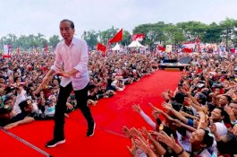 Bertemu TKN-TKD, Jokowi Cerita saat Berhujan-hujan di Tegal