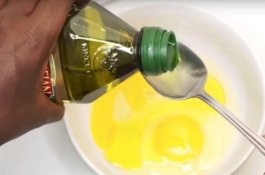 Ini Sebabnya Mengapa Anda Harus Menggosok Telur di Rambut Anda Setiap Minggu