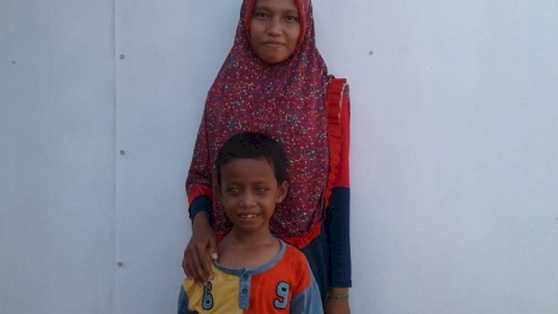 Rizwan bin Sudarmin (berdiri depan).