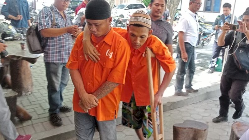 Kedua pelaku pencurian motor.