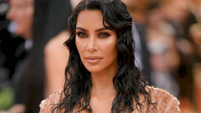 Ribut Soal 'Kimono', Jepang Bakal Kirim Tim Paten Buat Kim Kardashian