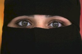 Tunisia Larang Penggunaan Cadar di Lembaga Publik