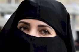 Tunisia Larang Pemakaian Niqab Usai 3 Serangan Teror