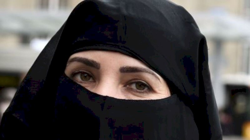 Tunisia Larang Pemakaian Niqab Usai 3 Serangan Teror
