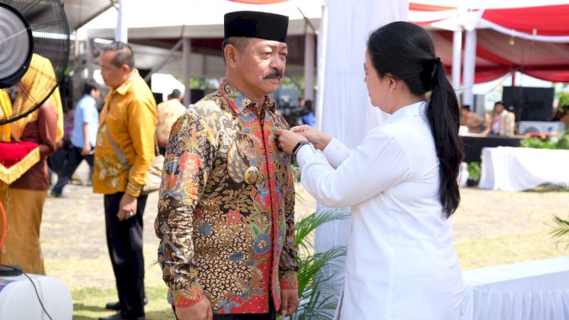 Bupati Gowa Dianugrahi Penghargaan Tertinggi dari BKKBN di Harganas