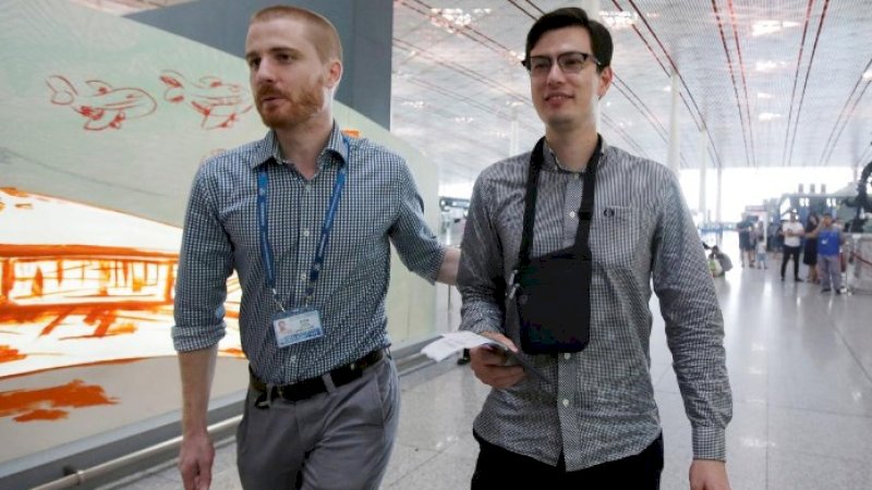 Alek Sigley berangkat dari Beijing ke Jepang, di bandara internasional Beijing, China, 4 Juli 2019.  (Reuters)