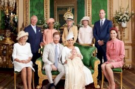 Foto Pembaptisan Putra Meghan Markle dan Pangeran Harry