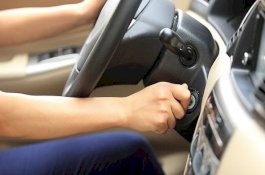 Jangan Panaskan Mesin Mobil Terlalu Lama, Ini Alasannya