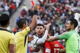 Lihat Lagi Drama Kartu Merah Messi, Diam-Diam Medel Kagum Argentina