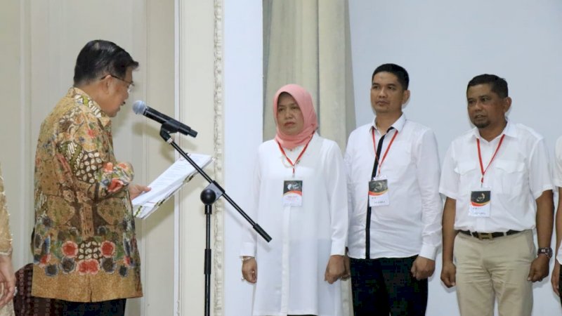 Jusuf Kalla Lantik Istri Bupati Barru Jadi Ketua IKA FKG Unhas