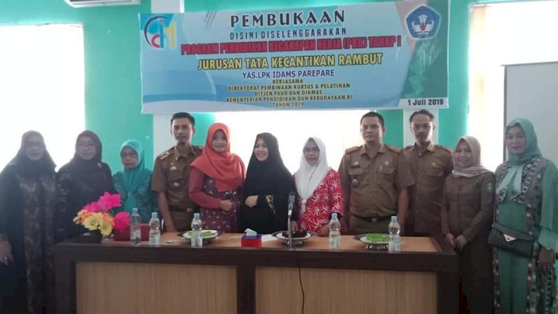 Erna Rasyid Taufan Buka Program Pendidikan Kecakapan Kerja