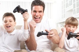 Penelitian Terbaru: Orang Tua Mesti Ikut Main Game Online Bareng Anak