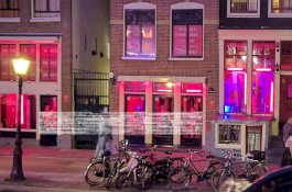 Turis Motret Diam-Diam Lewat Jendela, Lokalisasi Seks di Amsterdam Akan Dipasangi Tirai