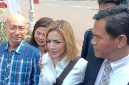 Jalani Pemeriksaan, Wajah Barbie Kumalasari Kusut hingga Mata Sembab