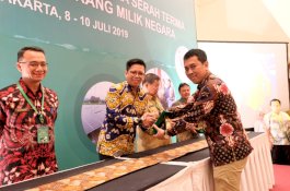 Wabup Terima Bantuan Penerangan Jalan untuk Warga Bulukumba