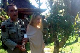 Kehabisan Bekal, Turis Cantik Asal Rusia Mengamuk di Vila