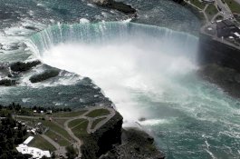 Pria ini Selamat Setelah Jatuh dari Air Terjun Niagara di Ketinggian 57M