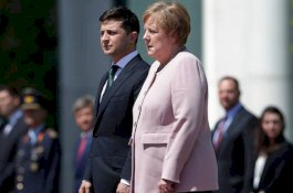 Video Kanselir Jerman Tetap Bertahan walau Kejang-Kejang di Depan Umum pada Tiga Momen